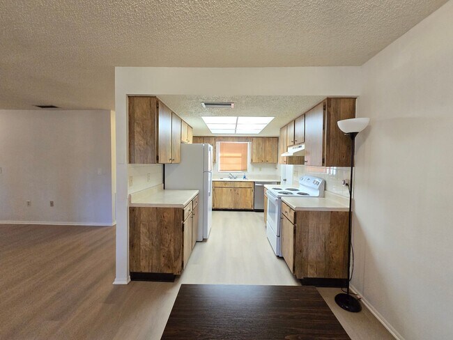 Building Photo - Move-In Ready 3-Bedroom Home Near UTC & Sa...