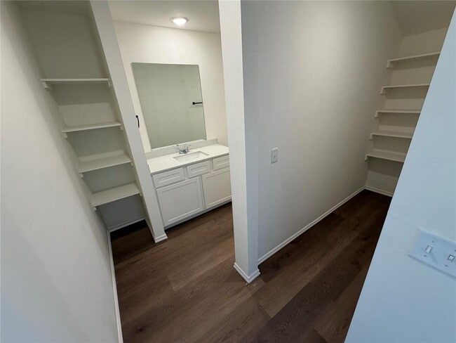 Building Photo - 301 Aaran Way