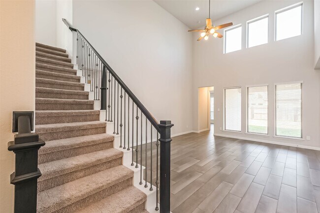 Building Photo - 8823 Morning Glow Dr