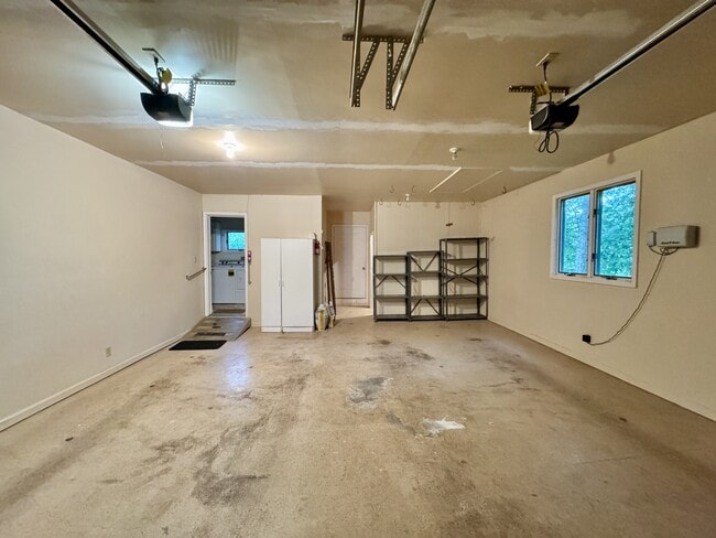 Building Photo - 212 Talah Ln