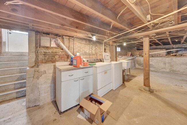 Building Photo - Charming, Recently Updated 3-Bedroom Home in Urbana