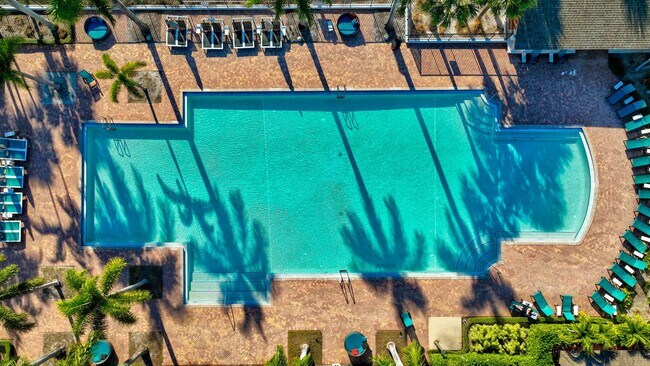 Building Photo - 4 BEDROOMS 3.5 BATHROOMS!! GATED COMMUNITY