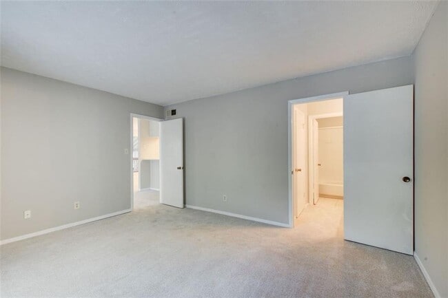 Building Photo - 805 Tuxworth Cir