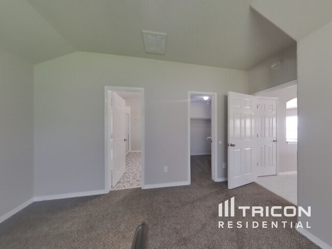 Building Photo - 318 Annatto Ln