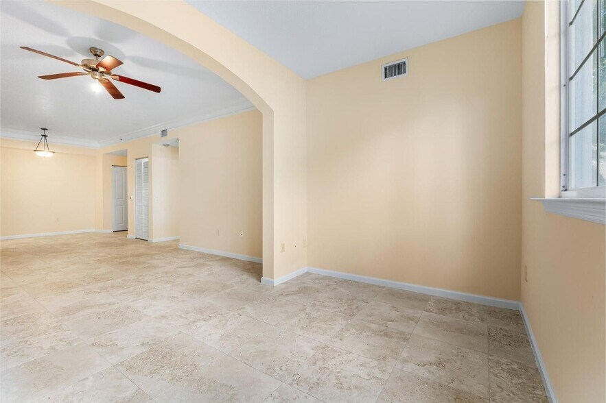 Building Photo - 9901 Baywinds Dr