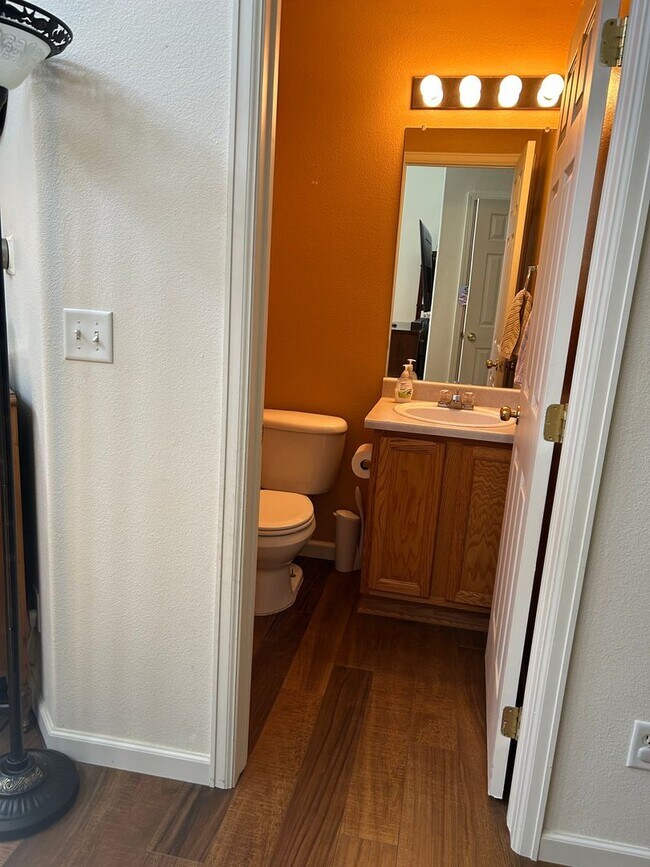 Building Photo - Welcome to your new home!  3 beds, 2.5 bat...