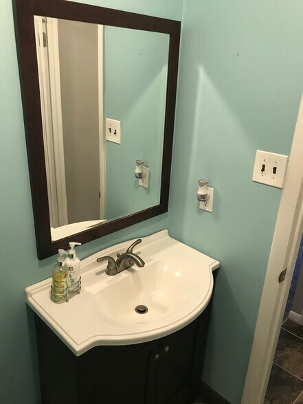 Building Photo - 2226 S Quincy St