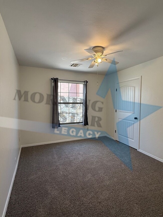 Building Photo - 4-Bedroom Home - New Carpet & Fresh Paint!