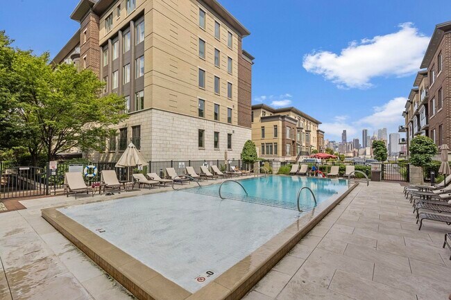 Building Photo - 250 Henley Pl