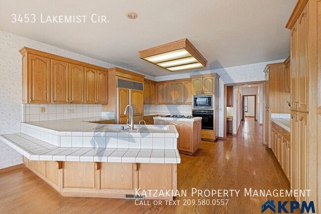 Building Photo - 3453 Lakemist Cir