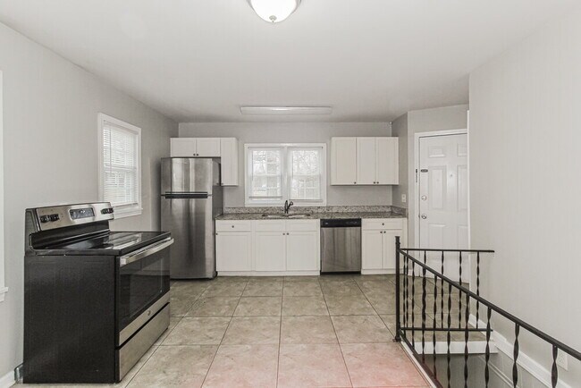 Building Photo - 960 7th Pl