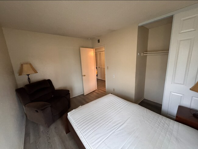 Building Photo - 8364 Summerdale Rd