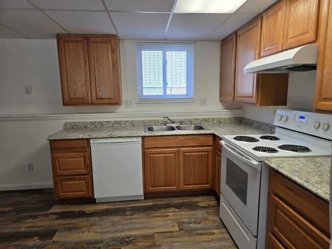 Building Photo - 740 2nd St