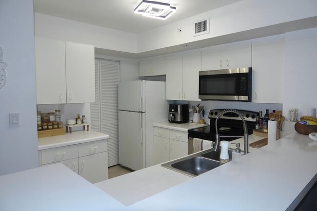 Building Photo - 2640 - HYBP Royal Grand 205  Condo