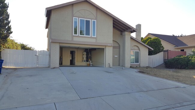 Building Photo - 2131 El Rancho Dr