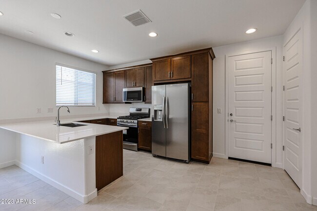 Building Photo - 2071 W Sierra Sunset Trail