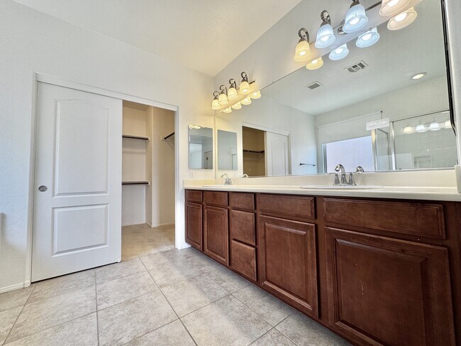 Building Photo - 10037 White Mulberry Dr