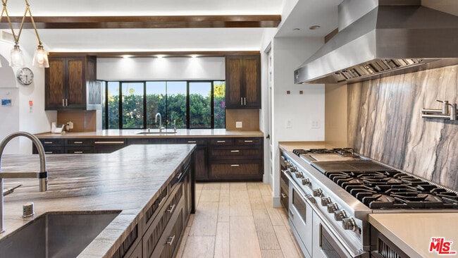 Building Photo - 7801 Hillside Ave