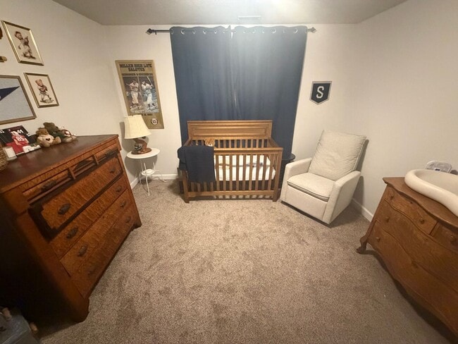 Building Photo - End-Unit Townhome with 2-Car Garage!!