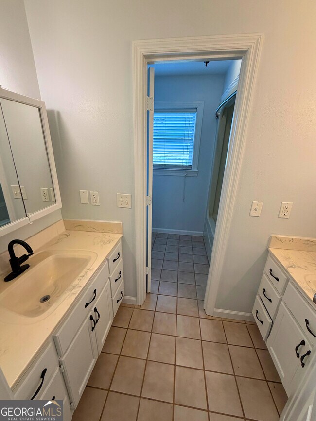 Building Photo - 292 Alexanders Ct