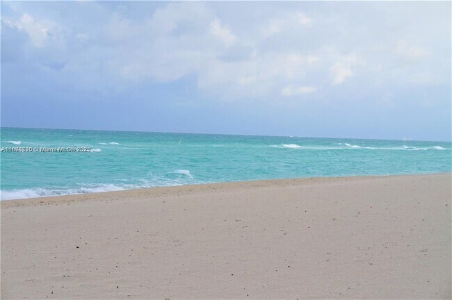 Building Photo - 15811 Collins Ave