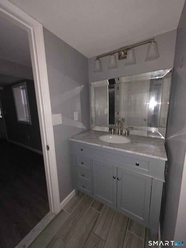 Building Photo - 856 Shagbark Dr