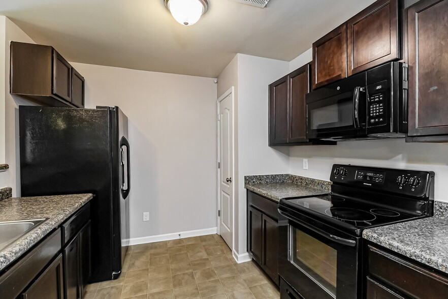 Building Photo - 164 Autumn Bluff Cir