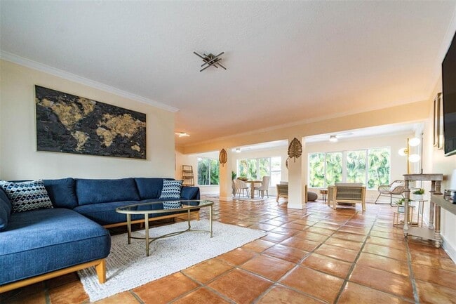 Building Photo - 2101 NE 15th St