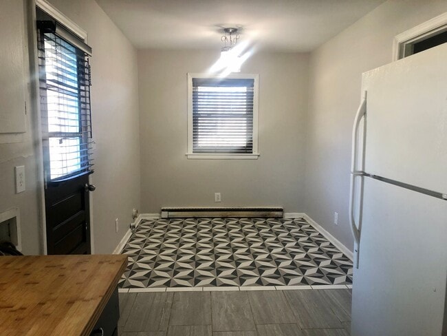 Building Photo - Awesome 2BR/1Bathroom Apartment in popular LAKEWOOD near Duke University!