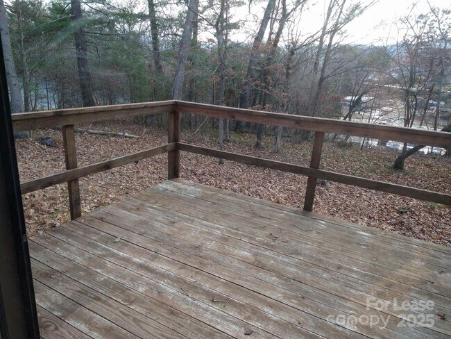 Building Photo - 335 Heather Ct