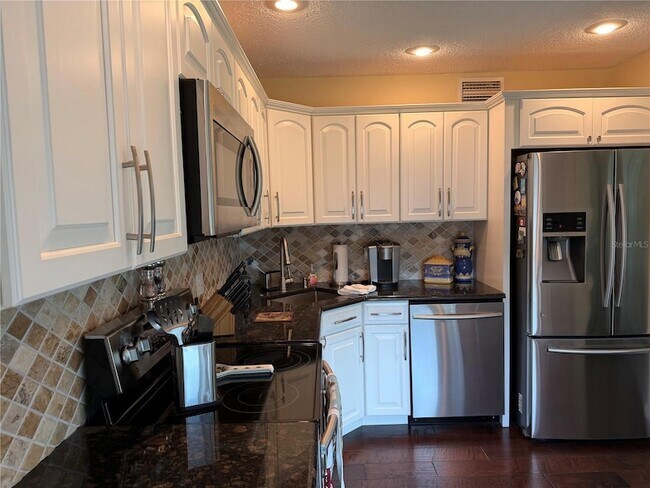 Building Photo - 2426 Ecuadorian Way