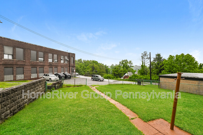 Building Photo - 1805 Pallas St