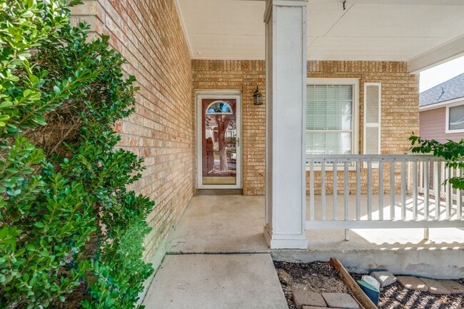 Building Photo - 3-BEDROOM HOME IN GATED COMMUNITY