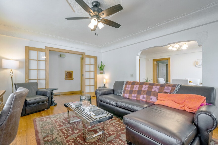 Building Photo - 302 S Brooks St