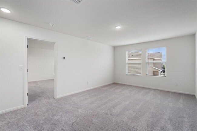 Building Photo - 1000 Sika Cv