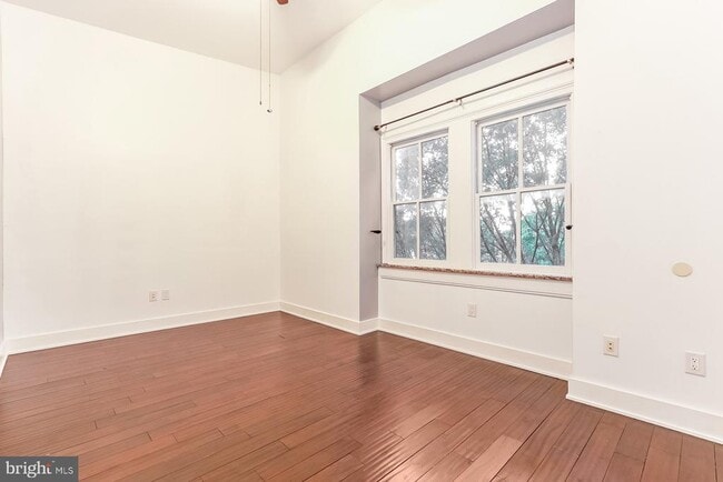 Primary Photo - 329 S 12th St