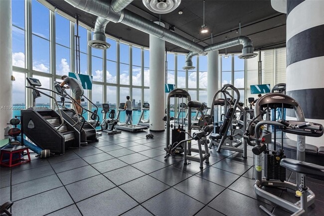 Building Photo - 1800 N Bayshore Dr