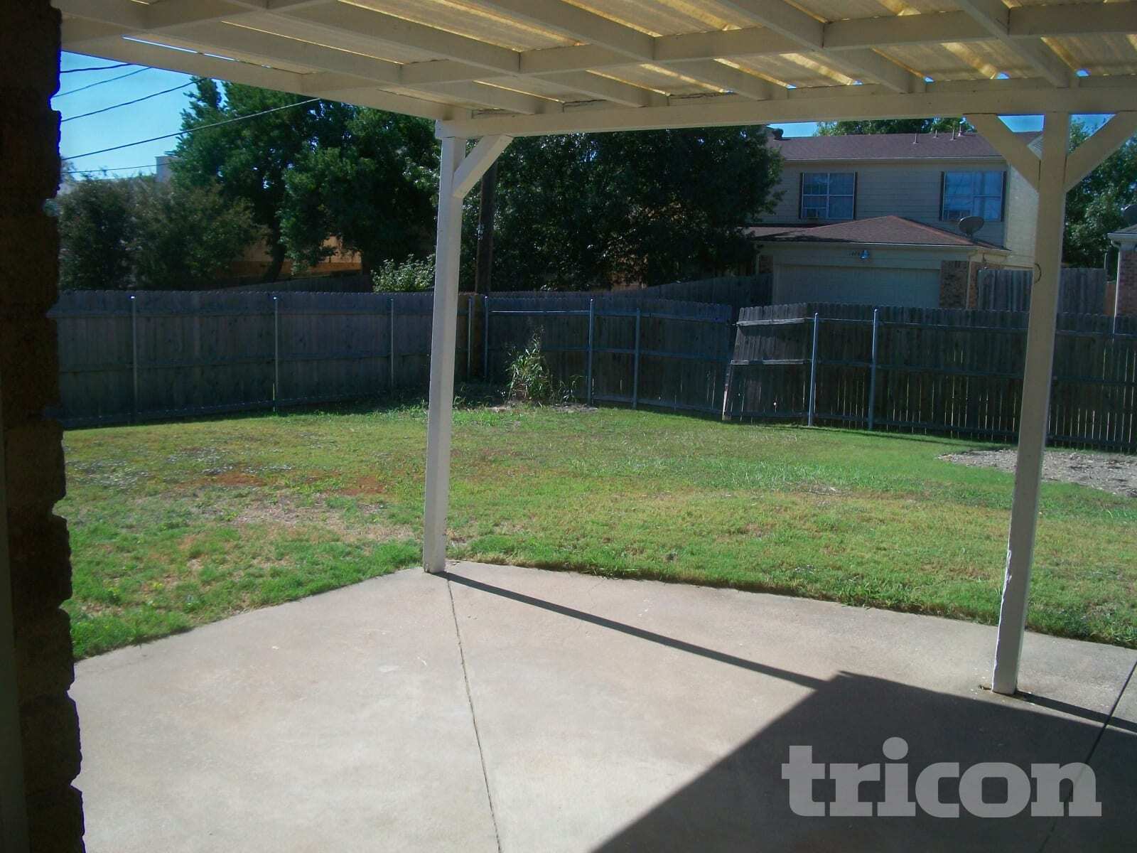 Building Photo - 9215 Sophora Dr