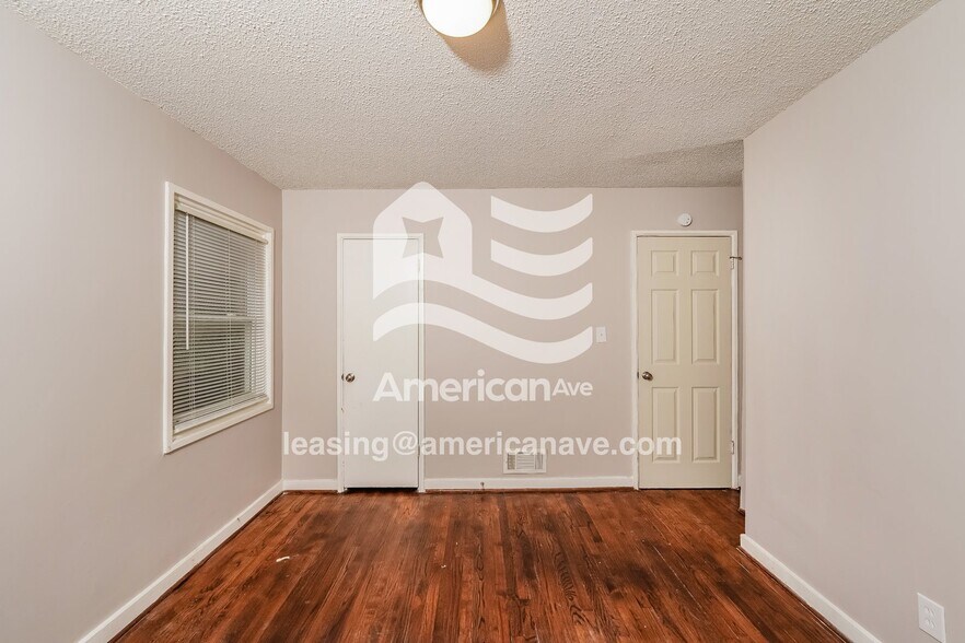 Building Photo - 8228 10th Ave S