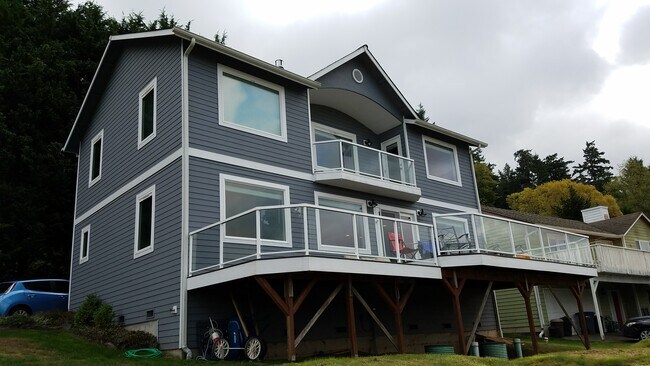 In Law adjacent to this home - 21680 Seacrest Ave NE