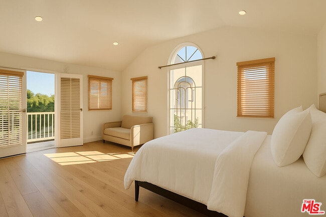 Building Photo - 1174 Coldwater Canyon Dr