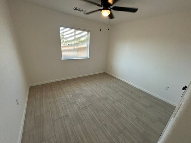 Building Photo - 820 N Cypress St