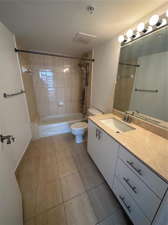 Building Photo - 1750 N Bayshore Dr