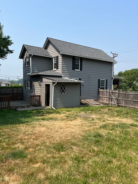 Building Photo - 1006 N 4th St