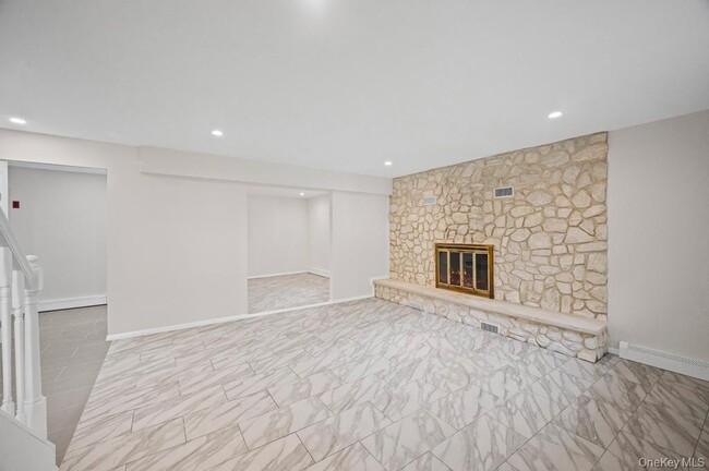 Building Photo - 26 Ravine Rd