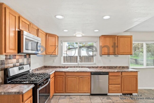 Building Photo - 808 Tremont Ct