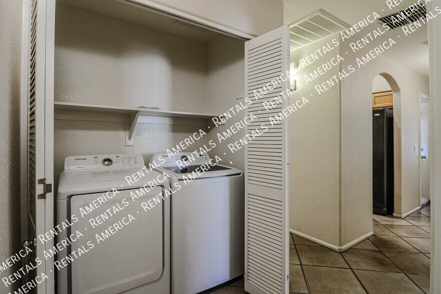 Building Photo - 16070 W Kendall St