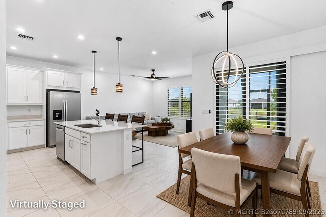 Building Photo - 14131 SW Thorens Dr