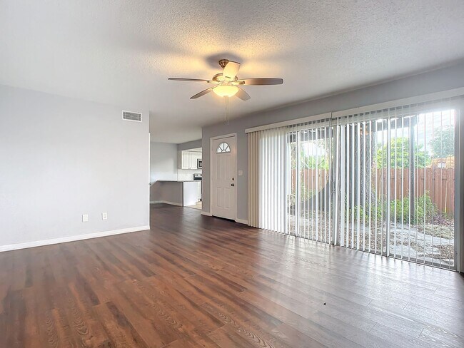 Building Photo - Coastal Charm Meets Modern Living: Your Dream Townhome in Port Orange Awaits!