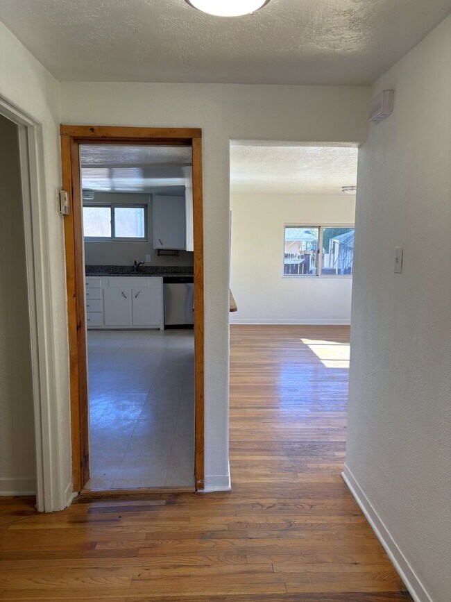 Building Photo - 2425 Mountain Rd NW